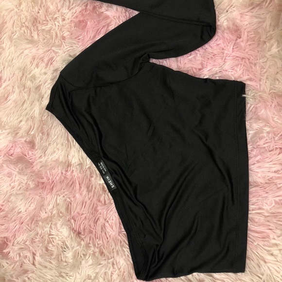 One sleeve crop top - Picture 3 of 3